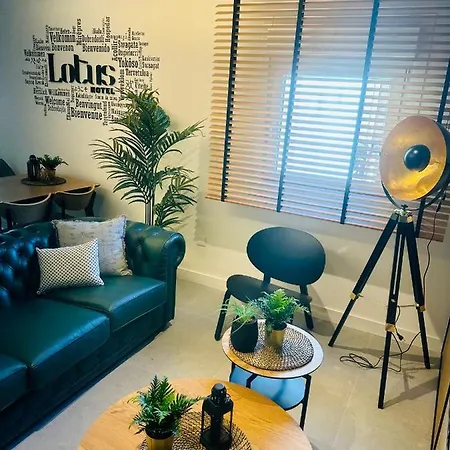 Lotus Hotel *