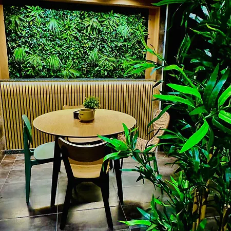 Lotus Hotel *